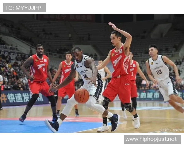 2015年CBA山东队与上海队激战回顾精彩瞬间与战术分析