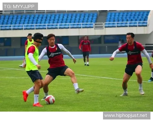 上海申鑫迎战北京北体大争夺关键三分全力以赴展现球队实力