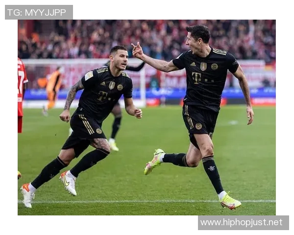 京都球队对决冈山绿鸡展现精彩足球盛宴引发球迷热情期待