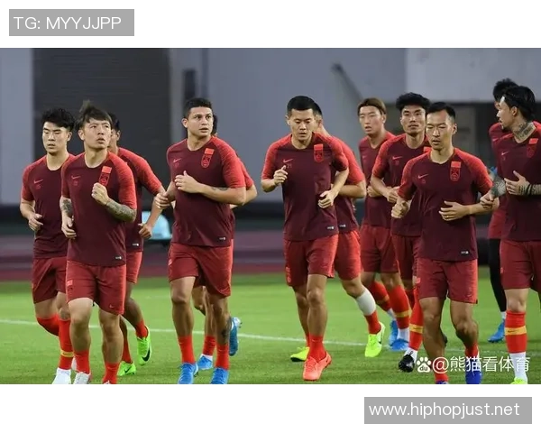 国足迎战卡特尔力争胜利展现团队精神与拼搏决心