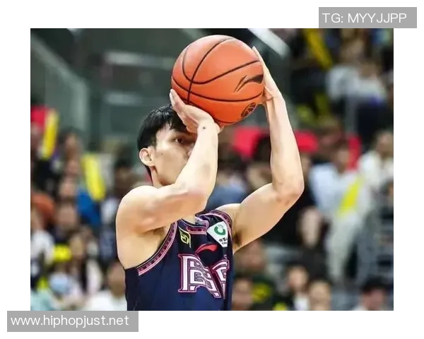 胡金秋的篮球之路:从青涩少年到CBA明星的奋斗故事与荣耀时刻 胡金秋的篮球之路:从青涩少年到CBA明星的奋斗故事与荣耀时刻