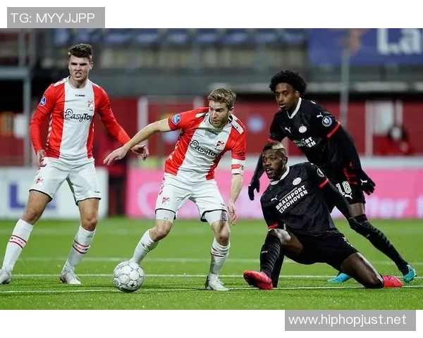 马斯特里与瓦尔韦克的精彩对决揭示足球战术与团队合作的魅力